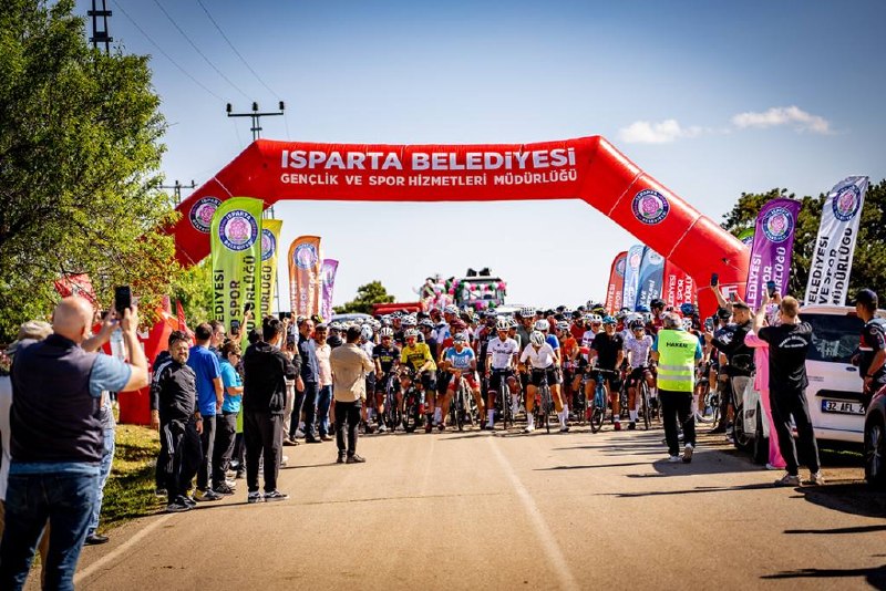 Isparta Belediyesi Gül Bisiklet Yarışı başlangıç kapısı