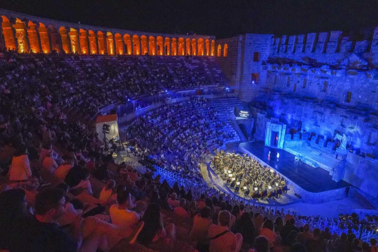 Aspendos Gece Görseli
