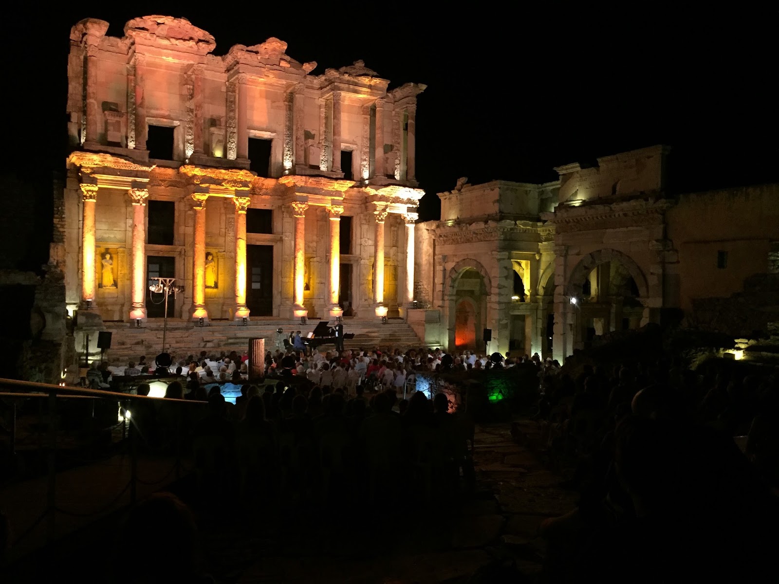 Efes Celsus Kütüphanesi Konser Görseli