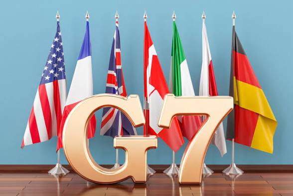 G7 Zirvesi'nde liderler görüşmelerde