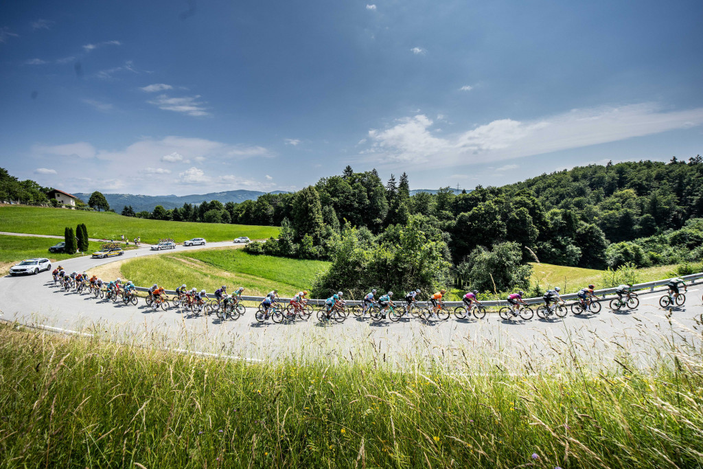 Tour of Slovenia 2026 - Slovenya kırsalında peloton